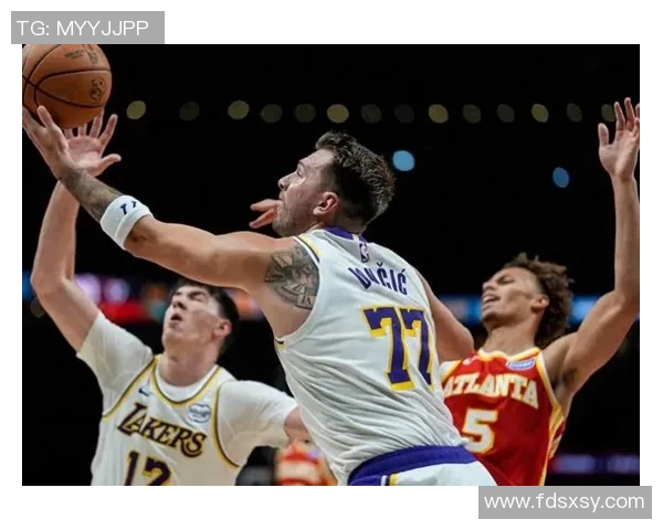 湖人102-122老鹰 球员评价：3人及格，7人低迷